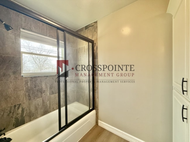 Building Photo - Beautiful 3 Bedroom 1.5 Bathroom House!