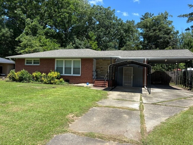 Building Photo - Welcome to this 1,692 sq ft Columbus, GA home offering 3 bedrooms and 1.5 bathrooms