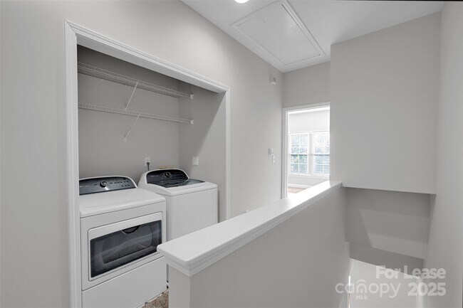 Building Photo - 1305 Summit Greenway Court