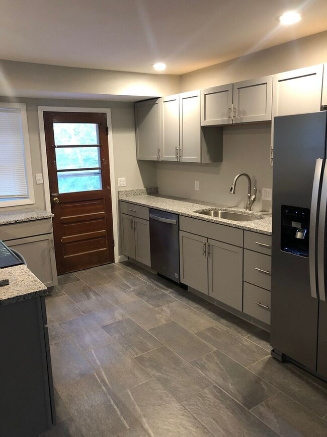 Building Photo - Newly renovated 4BR/2BA home, across from ...