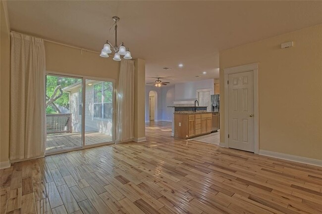 Building Photo - 610 Palo Alto Ln