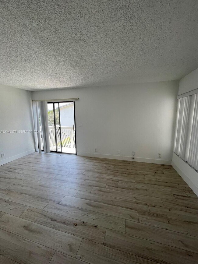 Building Photo - 2580 Coral Springs Dr