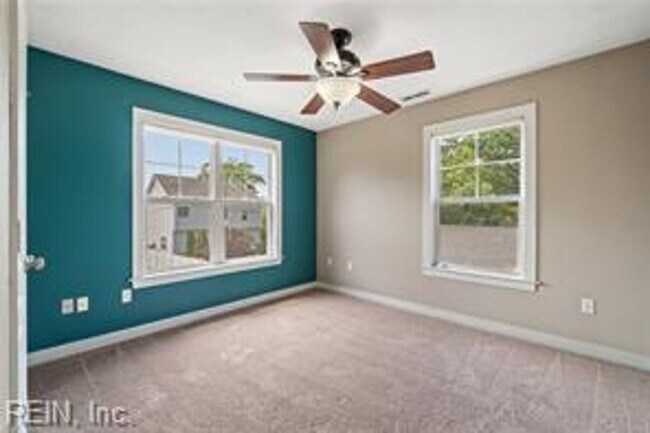 Building Photo - 4 Bed 2.5 Bath Home for Rent!