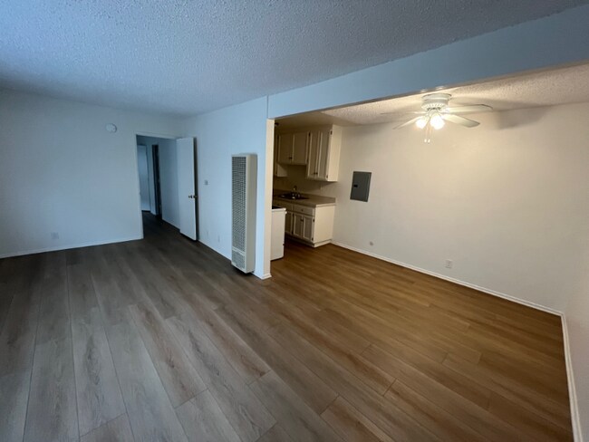 Building Photo - 460 S Olive St