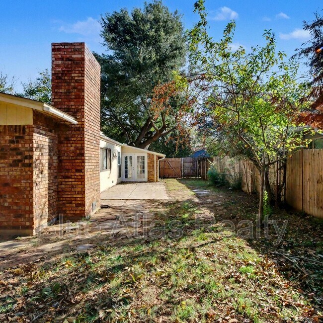 Building Photo - 2614 Crestmoor Ct