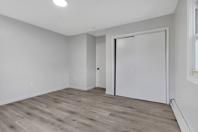 Building Photo - 107 Roosevelt St