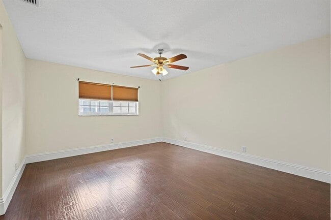 Building Photo - 3057 NW 103rd Ln