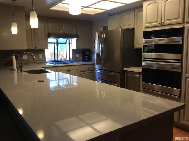 Building Photo - 3815 Golden Springs Dr