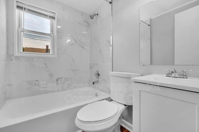 Building Photo - 418 Avondale Rd