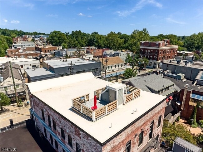 Building Photo - 35 Main St