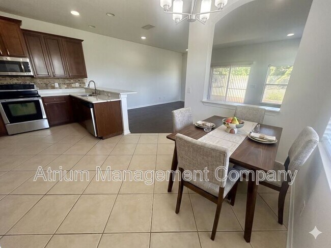 Building Photo - 12805 Avelar Manor Pl