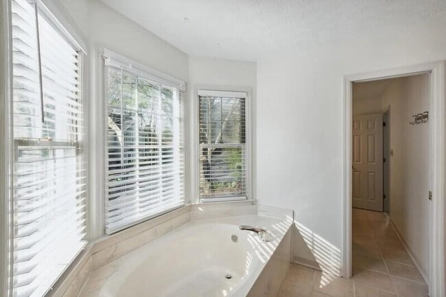 Building Photo - 401 Defoors Landing NW