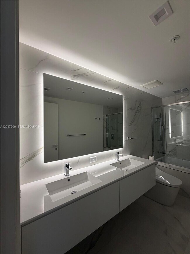 Building Photo - 1170 E Hallandale Beach Blvd