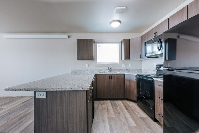 Building Photo - 5961 N Silver Fox Rd