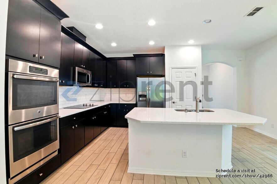 Building Photo - 10749 Pleasant Knoll Dr