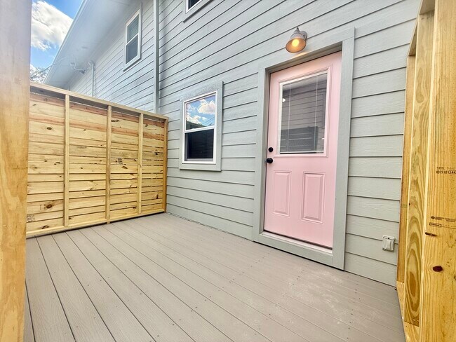 Building Photo - 201 S Mitchell St