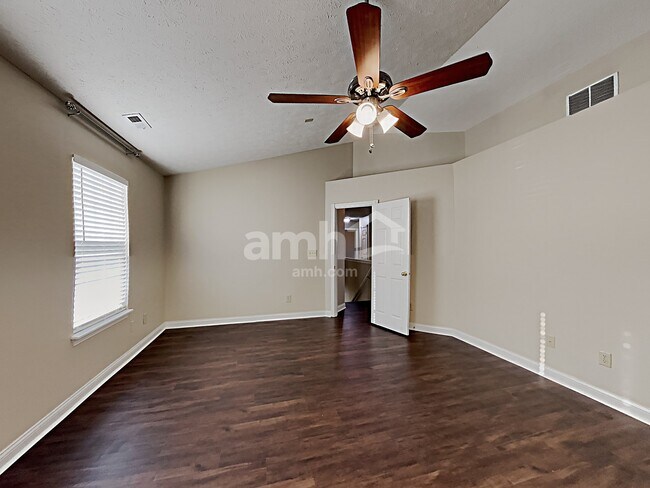 Building Photo - 1125 Turfway Dr