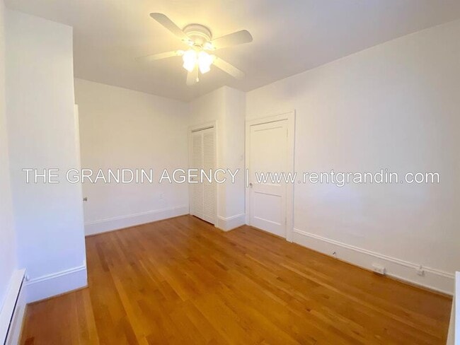 Building Photo - 2504 Longview Ave SW