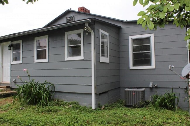 Building Photo - 197 Spring Garden Cir