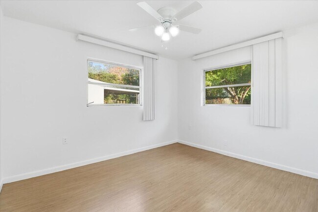 Building Photo - Charming  Florida 2 Bedroom Bungalow with an Additional Bonus/Sunroom, Covered Parking & Patio