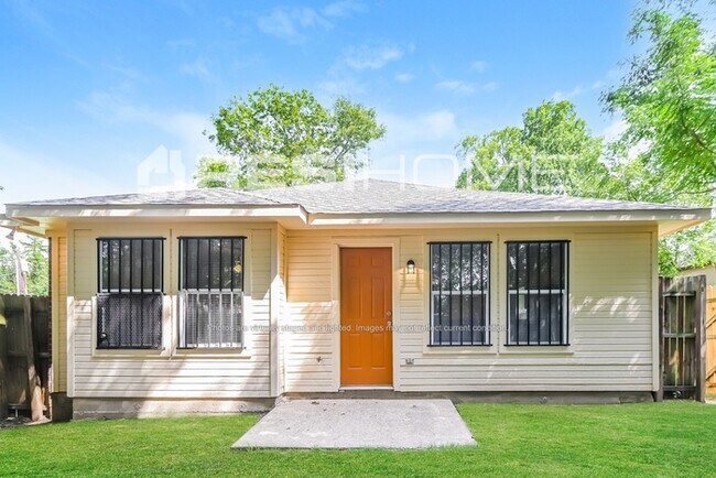 Building Photo - 2513 Kirkley St