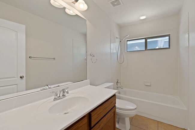 Building Photo - 4219 Woodbridge Way
