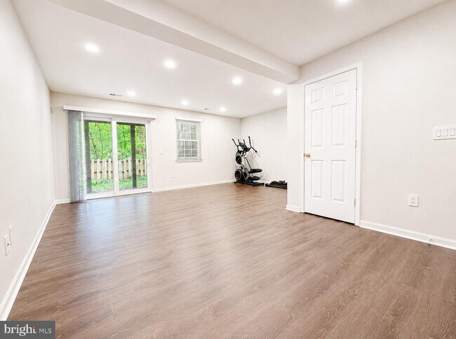 Building Photo - 6556 Ridgeborne Dr