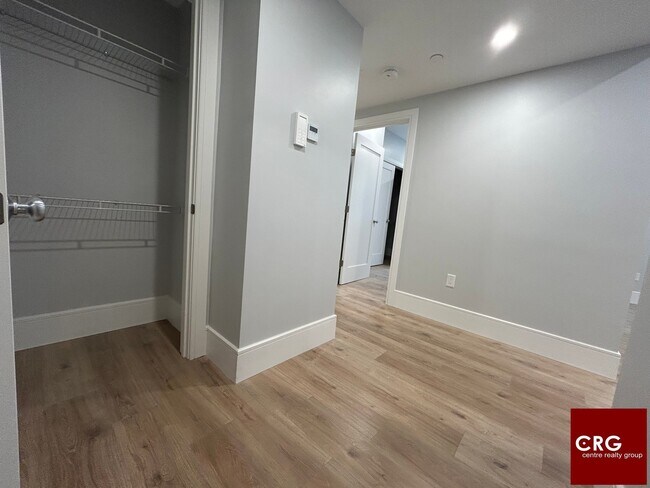 Building Photo - 124 Kenrick St