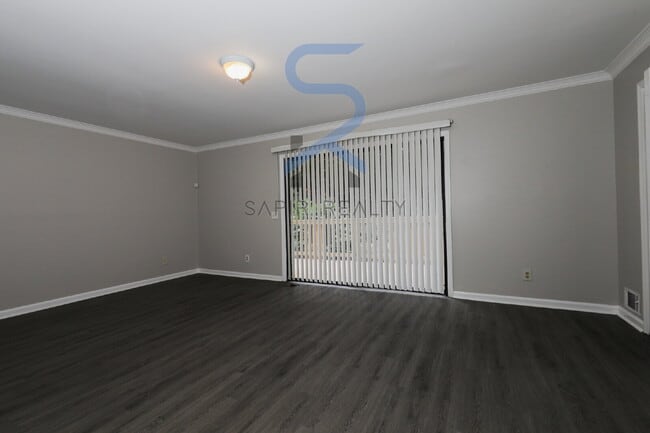 Building Photo - Move in before October 31st and choose you...