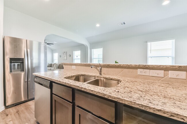 Building Photo - 5522 Briana Dee Dr