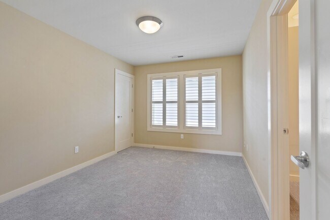 Building Photo - Beautiful 3-bdrm/2.5-bath in Beaumont-Wils...