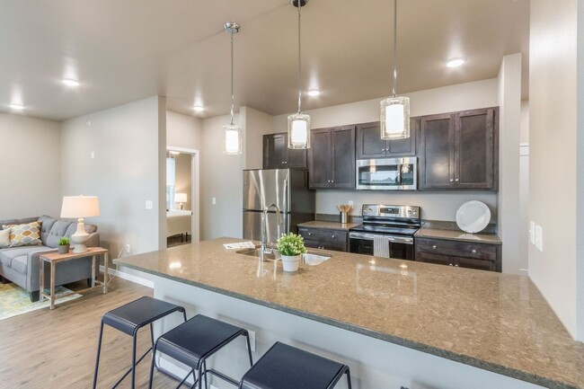 Building Photo - Spacious 1-Bedroom/1.5-Bath, End/Corner un...