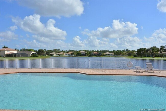 Building Photo - 1423 SE Legacy Cove Cir