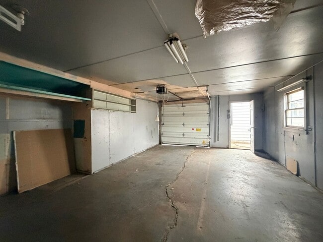 Building Photo - RENTAL 3 Bed Home w/ Garage Workshop & Fenced Yard