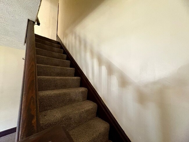 Building Photo - 3 Bedroom Single Family Home in Harrisburg!