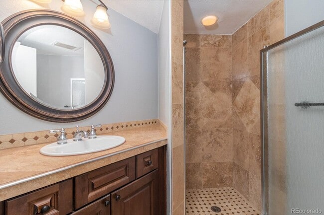 Building Photo - LOCATION!! Denver's Desirable Cherry Creek...