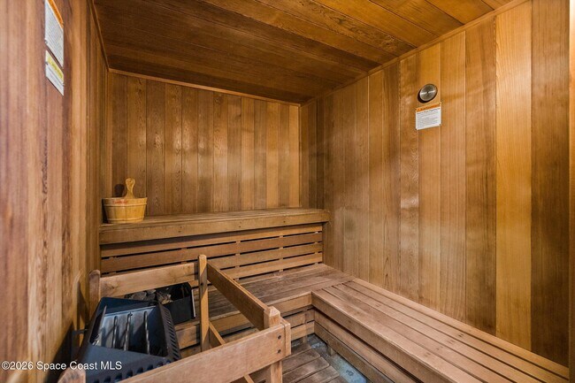 Building Photo - 601 Shorewood Dr