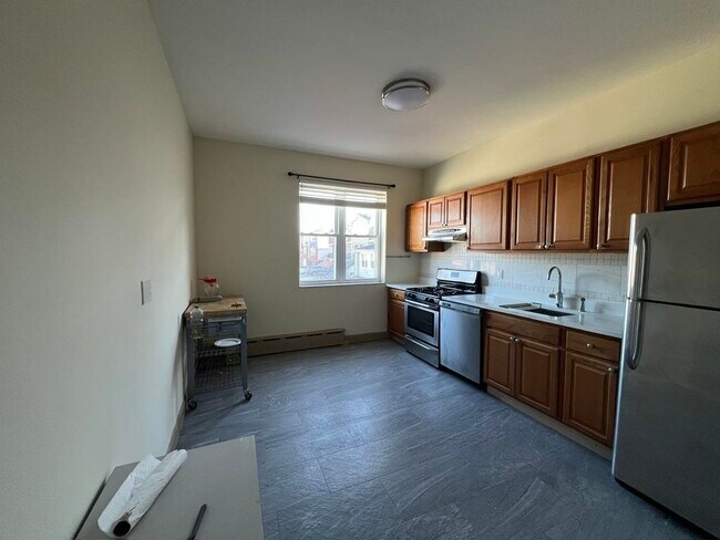 Building Photo - 598 67th St