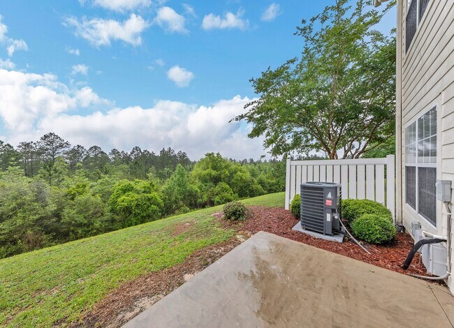 Building Photo - MOVE IN SPECIAL...$150 off your first mont...