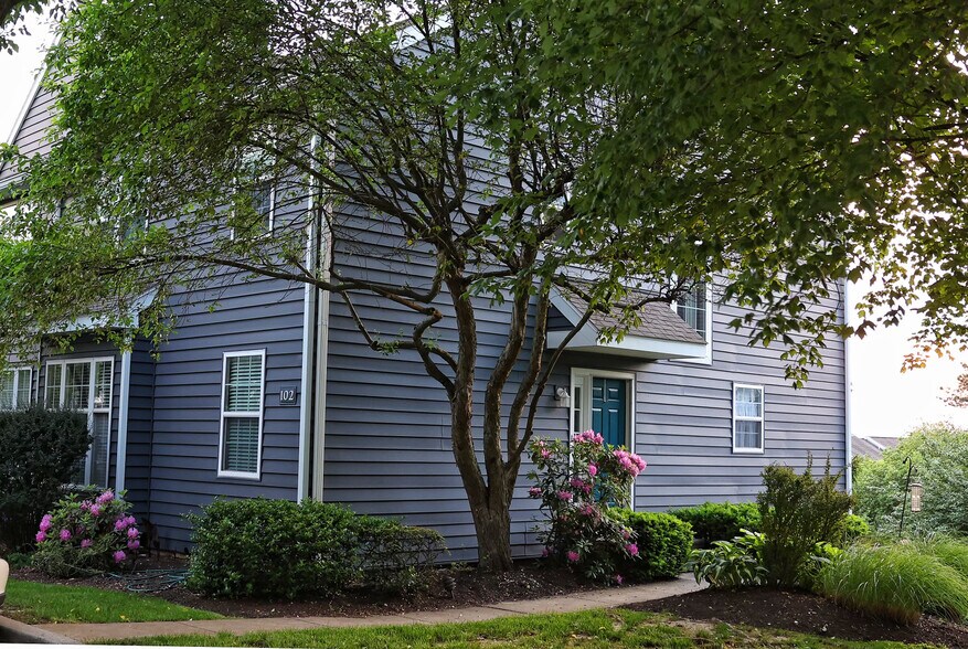 Building Photo - 102 Whistling Swan Ln
