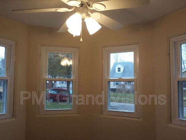 Building Photo - 328 E Kellar Ln
