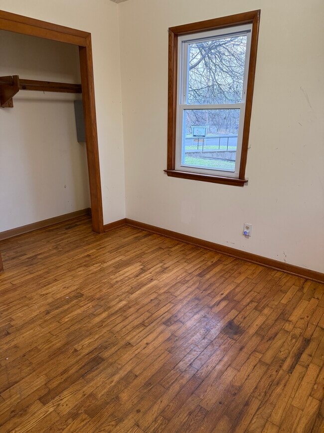 Building Photo - 209 W Frontier St