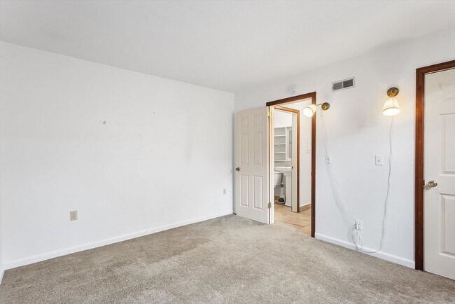 Building Photo - 1527 Verdi St