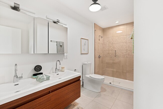 Building Photo - 143-171-171 Hyde Park Ave