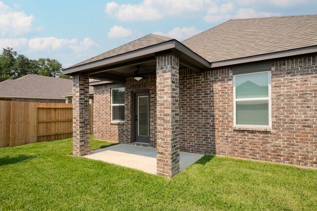 Building Photo - 6111 White Spruce Dr