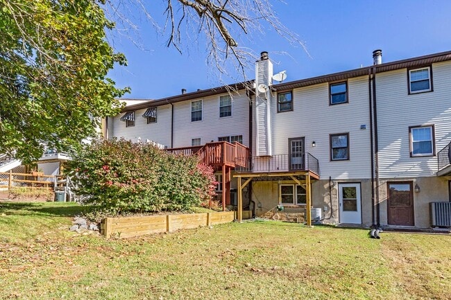 Building Photo - 3 bedroom, 2 bath townhome in Pike Creek