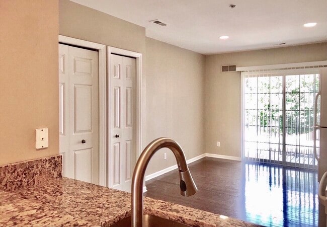 Building Photo - 3035 Camden Dr