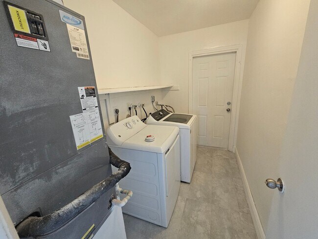 Building Photo - 1545 NW 8th Ave