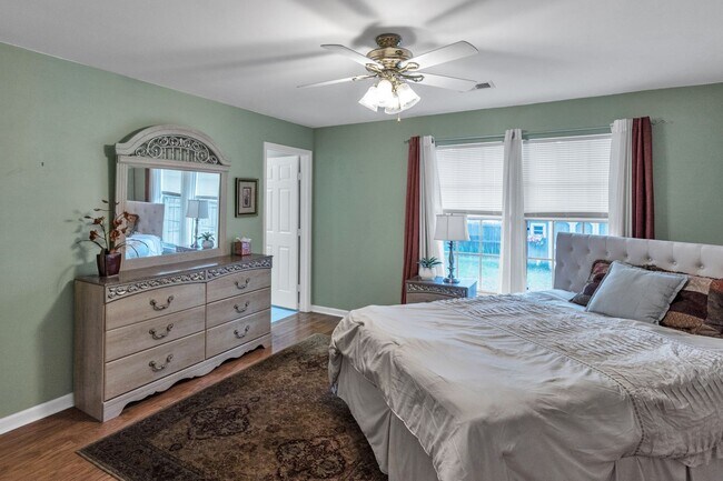Building Photo - 3 bedroom furnished rental in Goose Creek - Fenced yard and great location