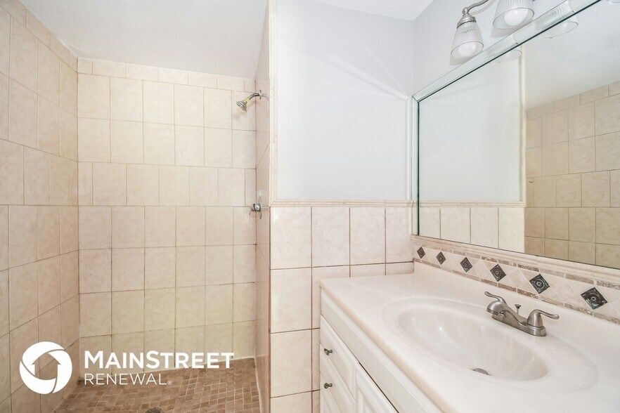 Building Photo - 2130 Liscard Rd W